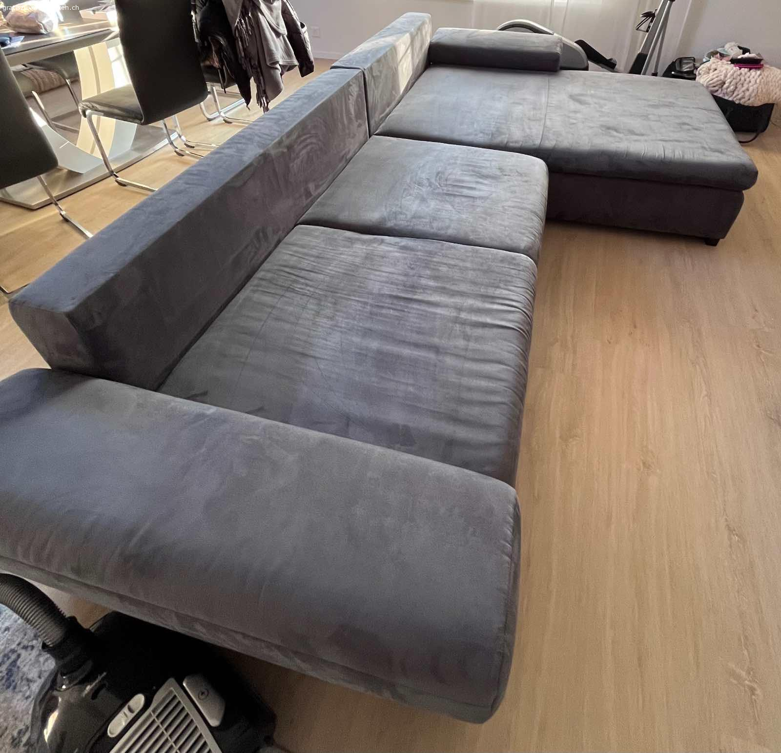 Gratis Sofa per sofot!. Gratis Sofa abzuholen, gut erhalten. Vereinzelt kleine Flecken, siehe Foto
Muss selbst in Felben TG abgeholt werden (1 Treppe)