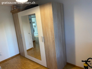 Gratis Spiegelschrank