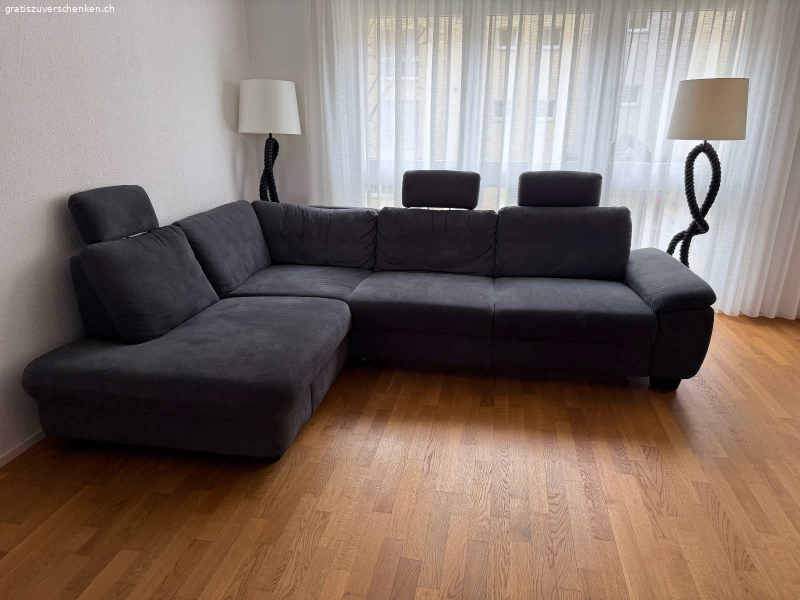 Graues Ecksofa mit Schlaffunktion