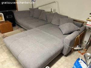 Grosse Eckpolstergruppe. Grosse Eckpolstergruppe zu vergeben.
Grösse 3.50-260.
Bis am 29.4 sollte sie abgeholt werden.