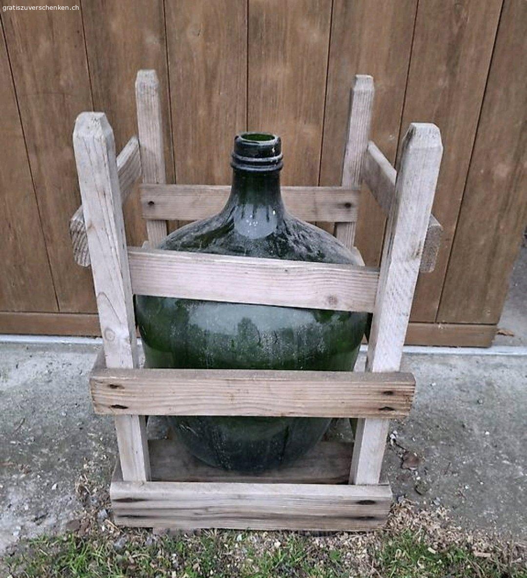 grosse Glasflasche. gratis
mit Zubehör, siehe Fotos