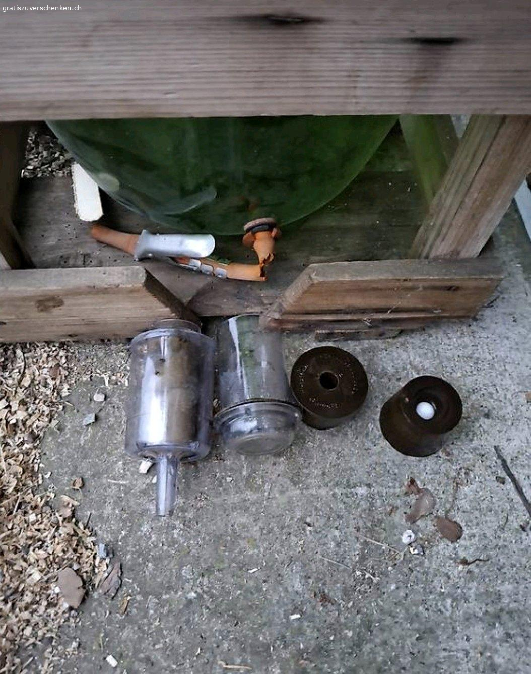 grosse Glasflasche. gratis
mit Zubehör, siehe Fotos