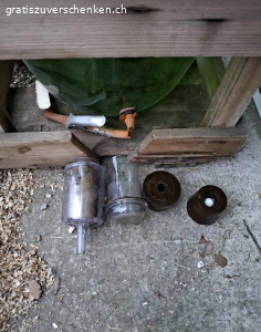 grosse Glasflasche. gratis
mit Zubehör, siehe Fotos