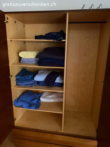 Grosser Kleiderschrank Holzoptik