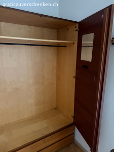 Grosser Kleiderschrank Holzoptik