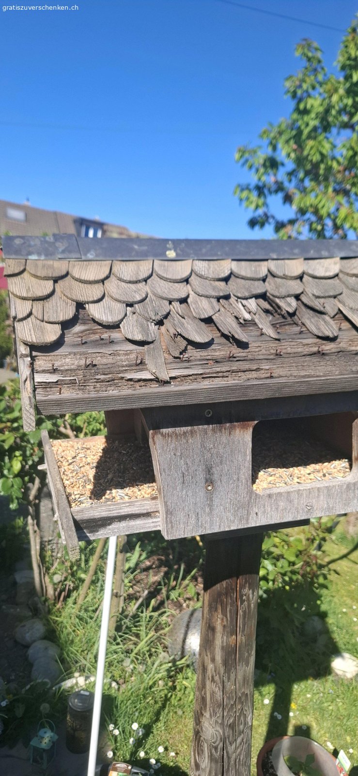Grosses Vogelhaus. Grosses selber gebautes Vogelhaus. Müsste etwas restauriert werden. Suhr