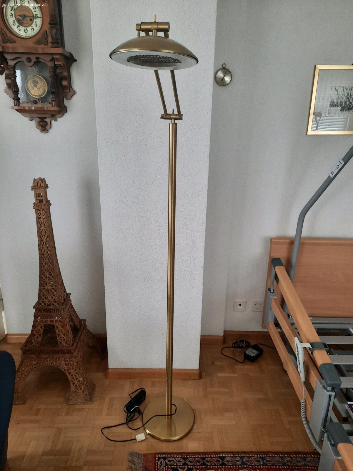 Halogen Ständerlampe. Höhe ca. 180 cm
Gut erhalten, aus Messing.
Wegen Hausräumung, in 4143 Dornach abzuholen.