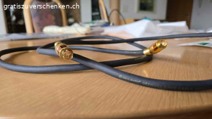 HiFi-Kabel: Scart, DIN-Stereo-Tonkabel und Coaxial-Kabel. Scart-Kabel und Scart-Adapter
Je ein 2,5 m und 3m Kabel sowie Scart-Adapter (YPrPb, Video/Din-Tonkabel und Cinch/RCA). Der Oehlbach YPrPb ist zudem auf In/Out umschaltbar. Neuwertiger Zustand.

DIN-Stereo-Tonkabel, 5-polig
Vier zu 1,5 m, zwei zu 2 m und drei zu 3 m. Neuwertiger Zustand.

Coaxial-Kabel
Diverse zu 2 und 3 Metern Länge. Cinch/RCA-Stecker, unter anderem zur Verbindung vom Subwoofer mit dem Verstärker. Neuwertiger Zustand.