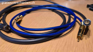 HiFi-Kabel: Scart, DIN-Stereo-Tonkabel und Coaxial-Kabel. Scart-Kabel und Scart-Adapter
Je ein 2,5 m und 3m Kabel sowie Scart-Adapter (YPrPb, Video/Din-Tonkabel und Cinch/RCA). Der Oehlbach YPrPb ist zudem auf In/Out umschaltbar. Neuwertiger Zustand.

DIN-Stereo-Tonkabel, 5-polig
Vier zu 1,5 m, zwei zu 2 m und drei zu 3 m. Neuwertiger Zustand.

Coaxial-Kabel
Diverse zu 2 und 3 Metern Länge. Cinch/RCA-Stecker, unter anderem zur Verbindung vom Subwoofer mit dem Verstärker. Neuwertiger Zustand.
