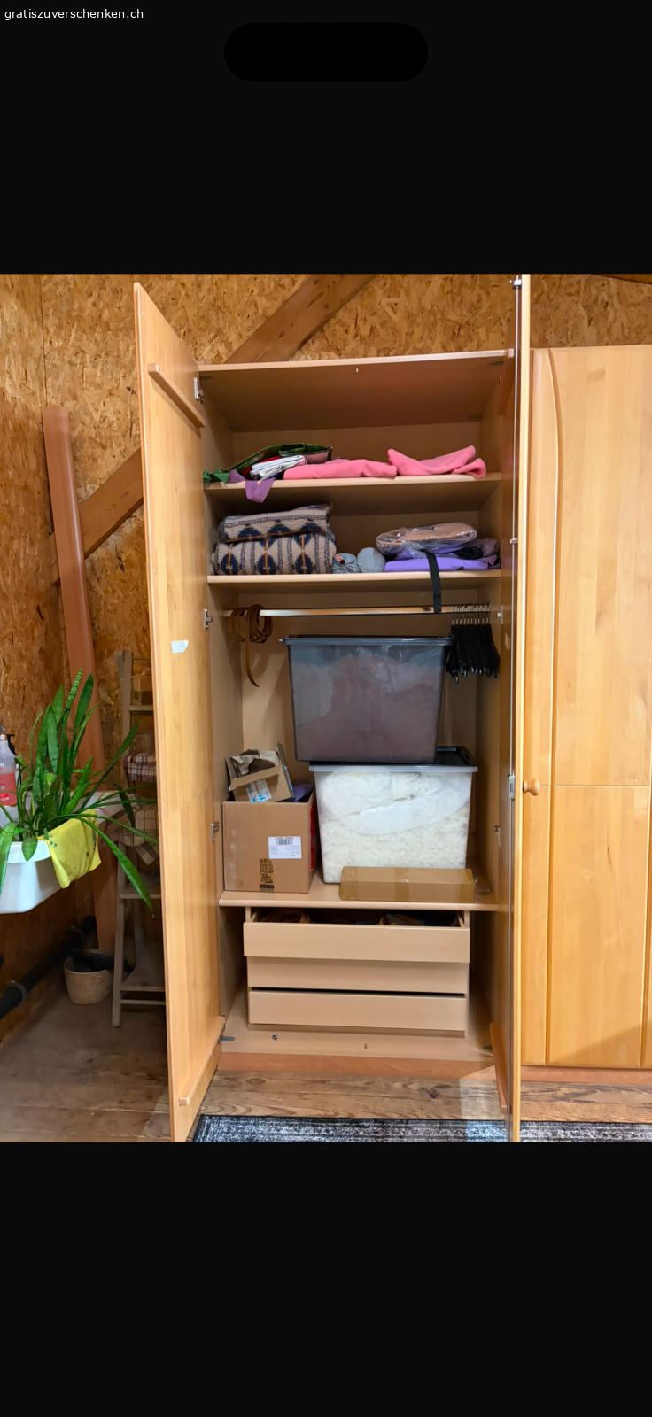 Holzschrank zweiteilig. Gratis abzugeben robuster Schrank! 
Muss selbst abmontiert und abgeholt werden am Samstag 25.7.26 -

Oder an einem Abend unter der Woche bis spätestens 25.7.26
Guter Zustand Grösse wie folgt:


 L: 220x H: 235 x 60