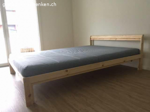 Ikea-Bett Neiden 140x200 wie neu. Gratis: Bettgestell NEIDEN von Ikea, 140x200, Holz Kiefer, mit Lattenrost, kaum benutzt, da in Zweitwohnung. Leicht zu transportieren. Ohne Matratze, Decke&Kissen. Steht heute Sonntag, 27.10. gratis zum Abholen vor der Tür an der Burgmattstrasse 12, 1. Stock, in Laufenburg. Ohne Anmeldung abholbar.  Wer zuerst kommt.