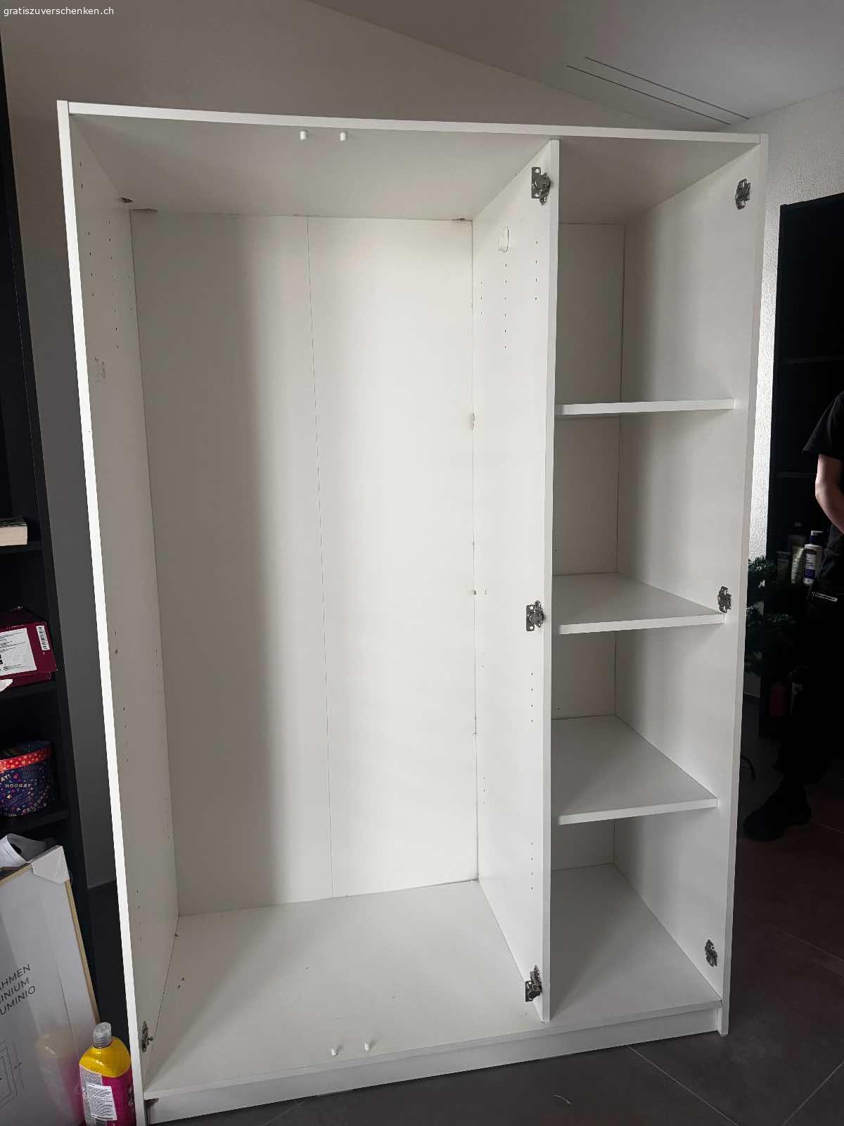 Ikea Kleiderschrank. Ikea Kleiderschrank zu verschenken.
Schon abgebaut