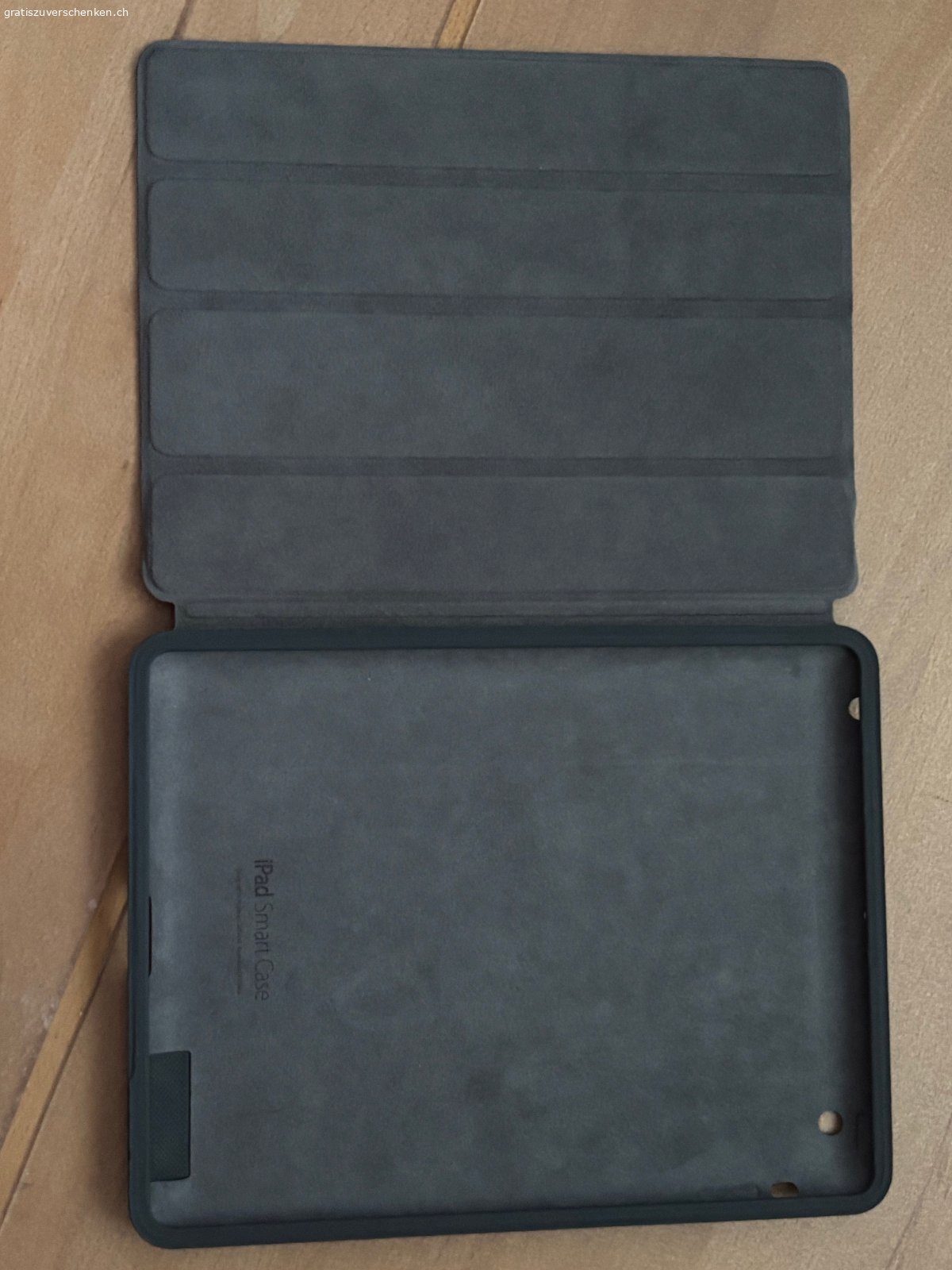 iPad. Apple iPad A1460, 4. Generation von Ende 2012
9.7" Multi Touch Display
Wi-Fi und Cellular (Micro-SIM Kartenfach)
Akku hält nicht mehr lange
auf Werkseinstellungen zurückgesetzt
ohne Netzteil und ohne Apple Lightning-USB Ladekabel