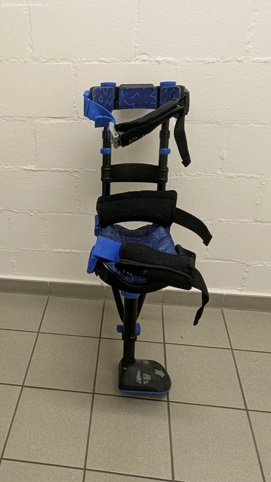 iwalk zu verschenken. iWalk als Alternative, freihändige Gehhilfe zu Krücken, beidseitig Verwendbar. Nur indoor gebraucht. Voll funktionstüchtig zu verschenken.
Muss abgeholt weden