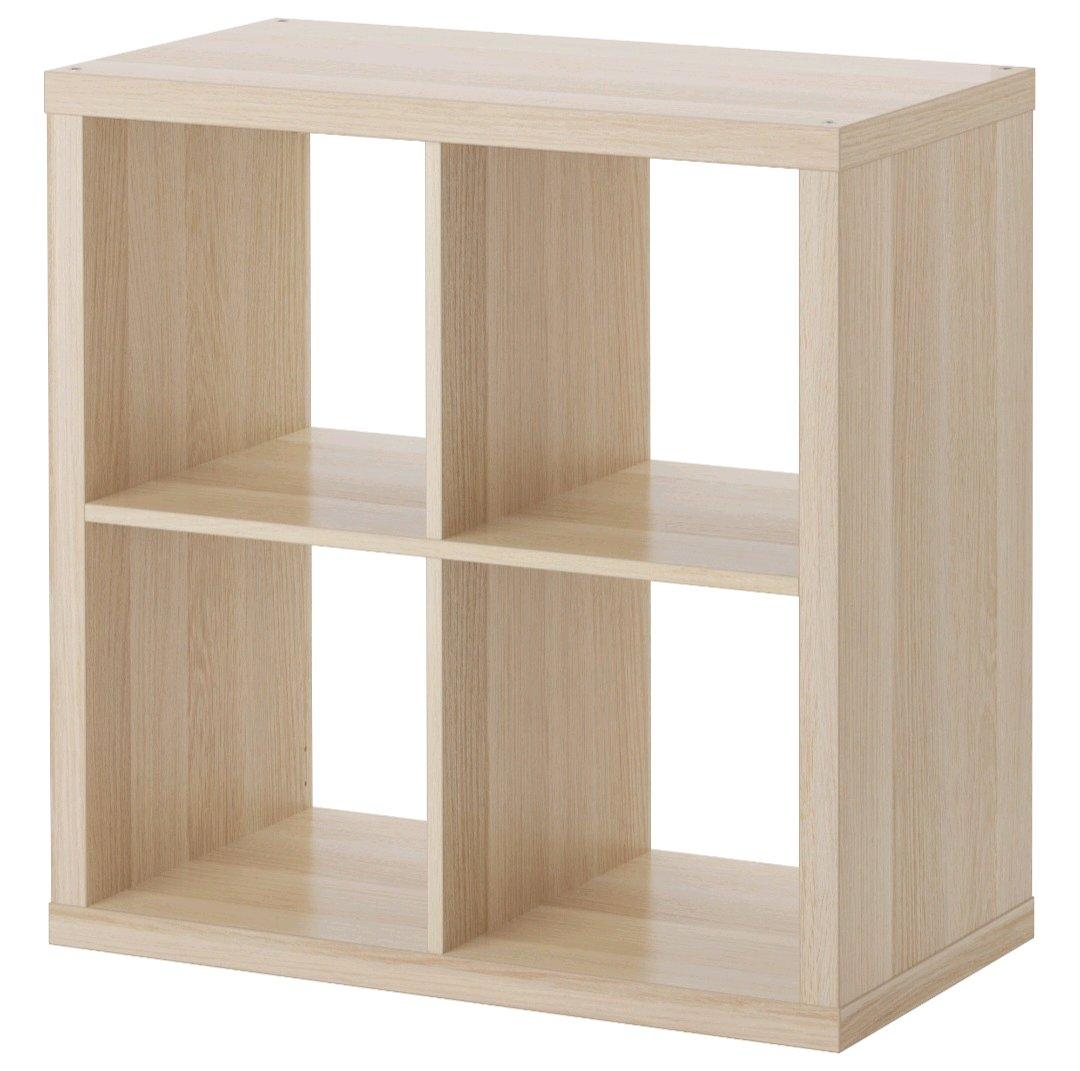 Kallax Regal eiche 77×77 cm. Regal mit 4 Fächern, 77x77cm, eichenfarben, sehr guter Zustand, keine Maken