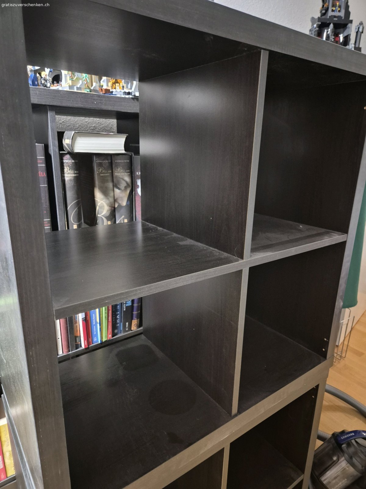 Kallax Regale. Zwei kleine Kallax-Regale von Ikea.
Gebraucht, guter Zustand.
Gratis, nur auf Abholung in Luzern.
Bei Interesse melden.