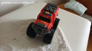 Kinder Feuerwehr Auto. Mit Batteriebetrieb von Feuerwehr und Motorgeräusch. Muss abgeholt werden oder( Versand 8.50Fr. im voraus) mit kleinen Gebrauchsspuren.