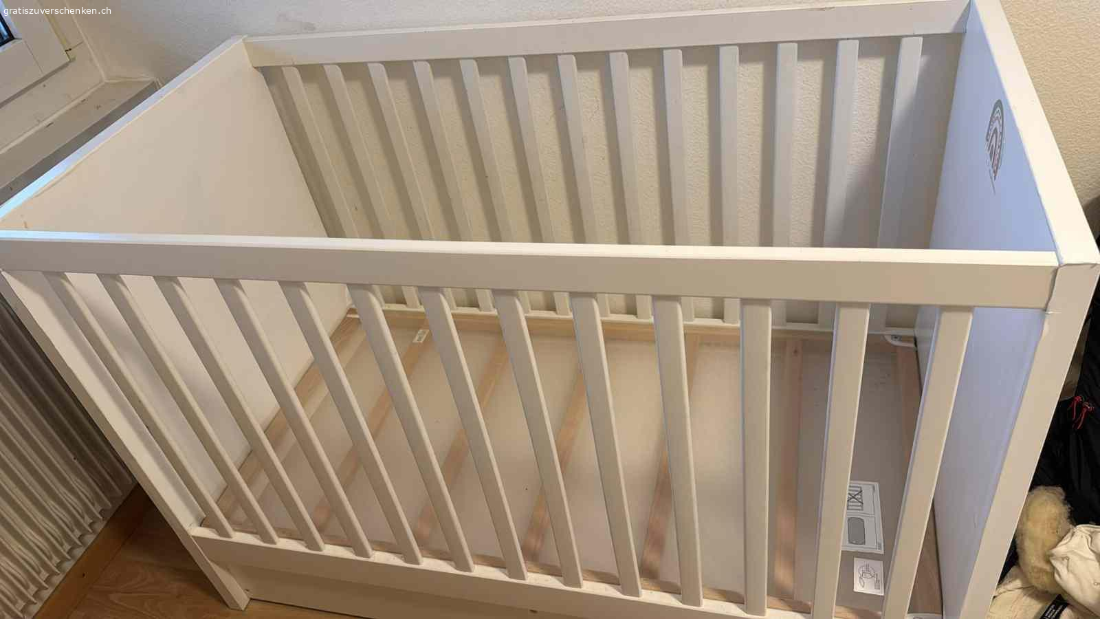 Kinderbett. Ein Kinderbett (ohne Matratze) ist zu verschenken.
Bedingung: Selbst abholen.