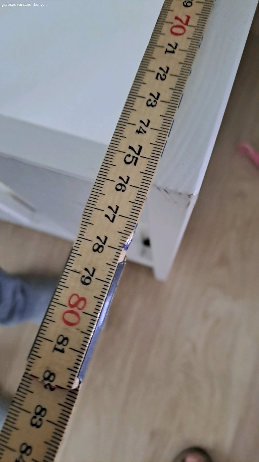Kinderbett. Ich verschenke dieses Kinderbett. Es ist gebraucht, aber in einem guten Zustand. Die genauen Maße sind auf dem Foto ersichtlich. Selbstabholung. Schreibt mir bei Interesse!