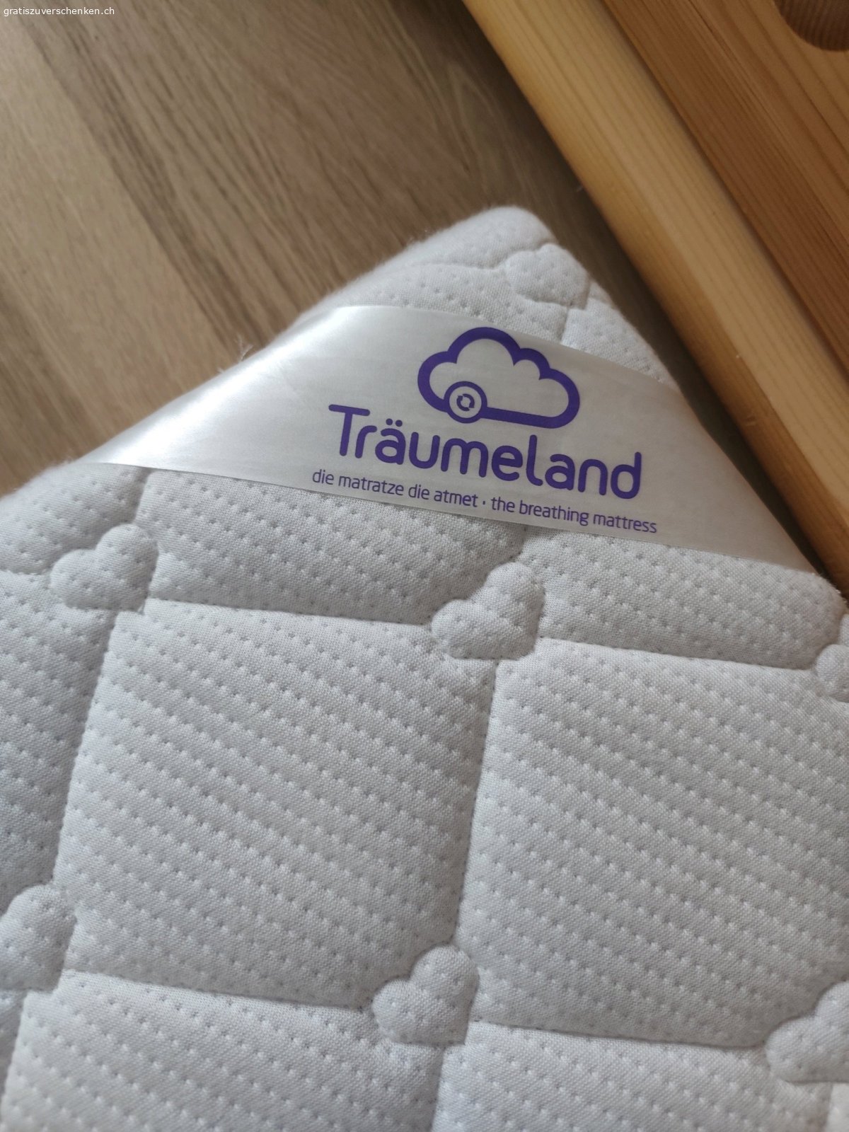 Kinderbettmatratze 70 x 140 cm. Marke: Träumeland

Bezug abnehmbar und waschbar

In sauberem und fleckenfreiem Zustand

für zwei Kinder gebraucht

aus tierfreiem Nichtraucherhaushalt