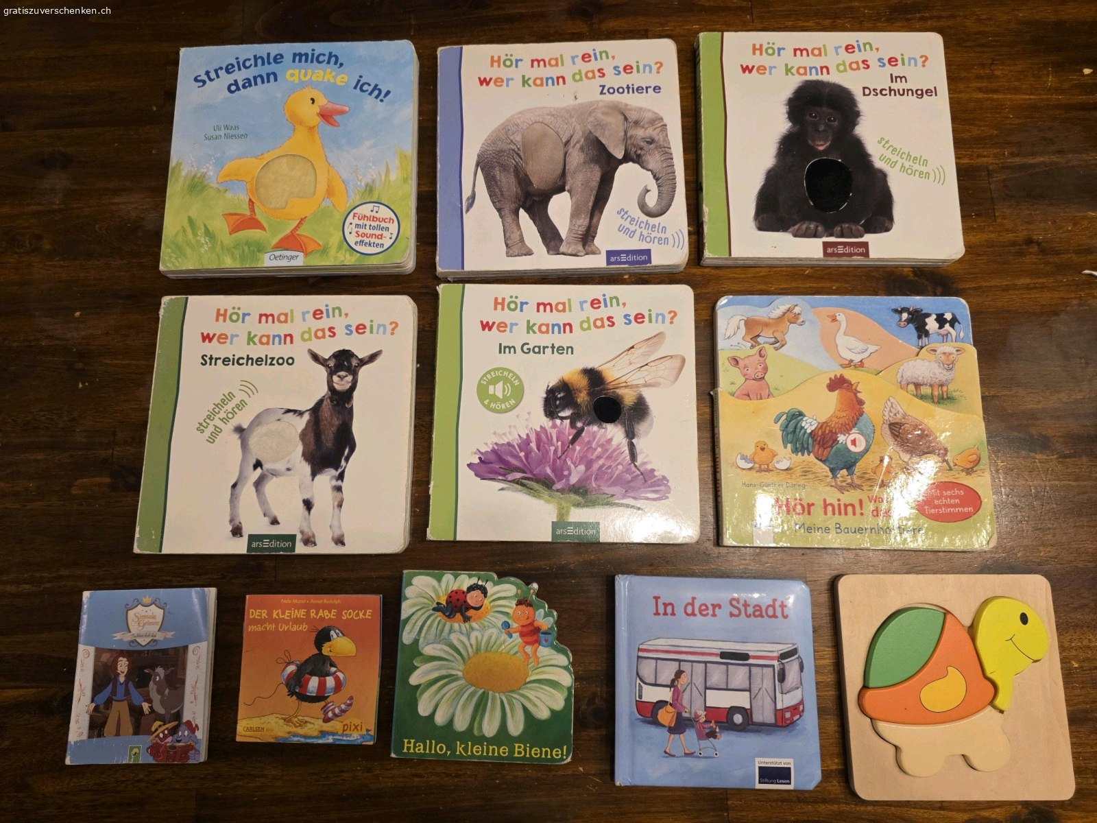 Kinderbücher und Puzzle. Kinderbücher, Puzzle zu verschenken
die Bücher haben teils starke Gebrauchsspuren, da meine Kinder sie liebten
Puzzle komplett 
Wird nur als Packet abgegeben, KEINE Einzel Abgabe
Es werden nur Emails beachtet, welche Datum und Uhrzeit fürs Abholen beim Erstkontakt mitteilen
Bitte kontrolliert euer Spam, vermutlich landet meine Antwort dort.
besten Dank
Nur Abholung möglich