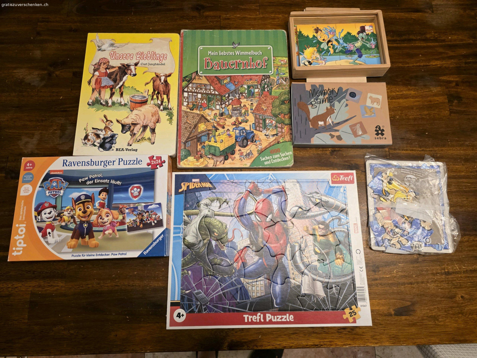 Kinderbücher und Puzzle. Kinderbücher, Puzzle und Memory zu verschenken
die Bücher haben teils starke Gebrauchsspuren, da meine Kinder sie liebten
Puzzle und Memory komplett (ohne Tip Toy Stift)
Wird nur als Packet abgegeben, KEINE Einzel Abgabe
Es werden nur Emails beachtet, welche Datum und Uhrzeit fürs Abholen beim Erstkontakt mitteilen
Bitte kontrolliert euer Spam, vermutlich landet meine Antwort dort.
besten Dank
Nur Abholung möglich