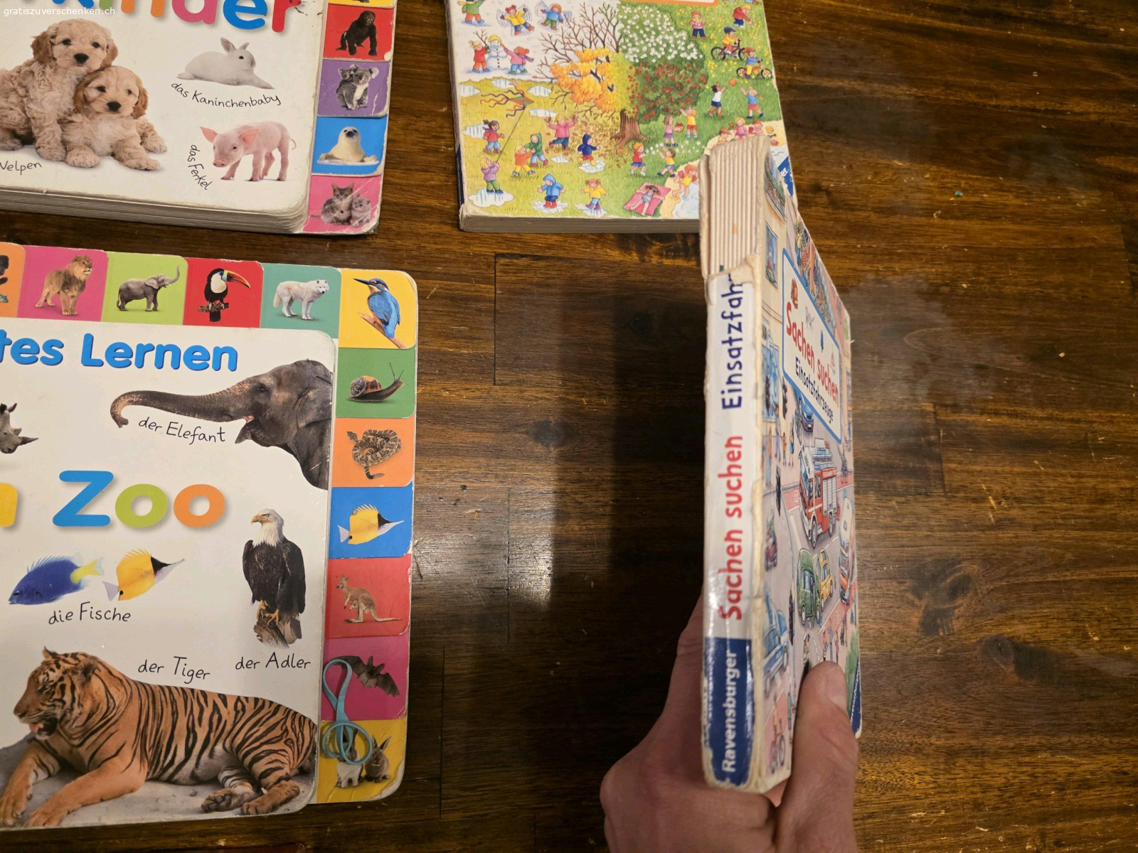 Kinderbücher. Kinderbücher und Domino zu verschenken
die Bücher haben teils starke Gebrauchsspuren, da meine Kinder sie liebten
Wird nur als Packet abgegeben, KEINE Einzel Abgabe
Es werden nur Emails beachtet, welche Datum und Uhrzeit fürs Abholen beim Erstkontakt mitteilen
Bitte kontrolliert euer Spam, vermutlich landet meine Antwort dort.
besten Dank
Nur Abholung möglich