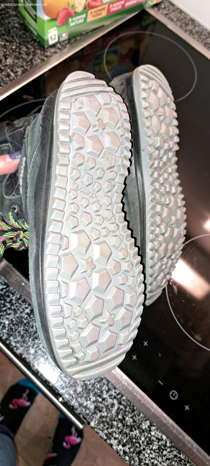 Kinderschuhe guter Zustand. beide Grösse 33
lowa für Winter,  Sketchers für Herbst

bei Versand plus Porto