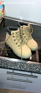Kinderschuhe guter Zustand. beide Grösse 33
lowa für Winter,  Sketchers für Herbst

bei Versand plus Porto