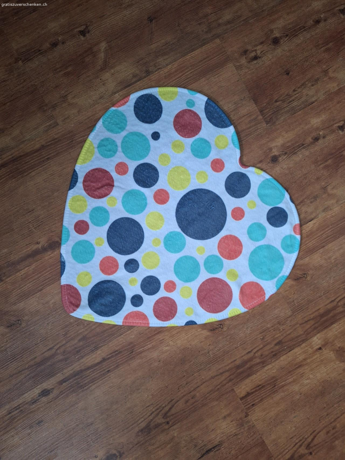 Kinderzimmerteppich. Grösse ca 72x72cm
Gut erhalten 
Abholung oder kann bei Portoübernahme auch versendet werden (Fr. 8.50)
