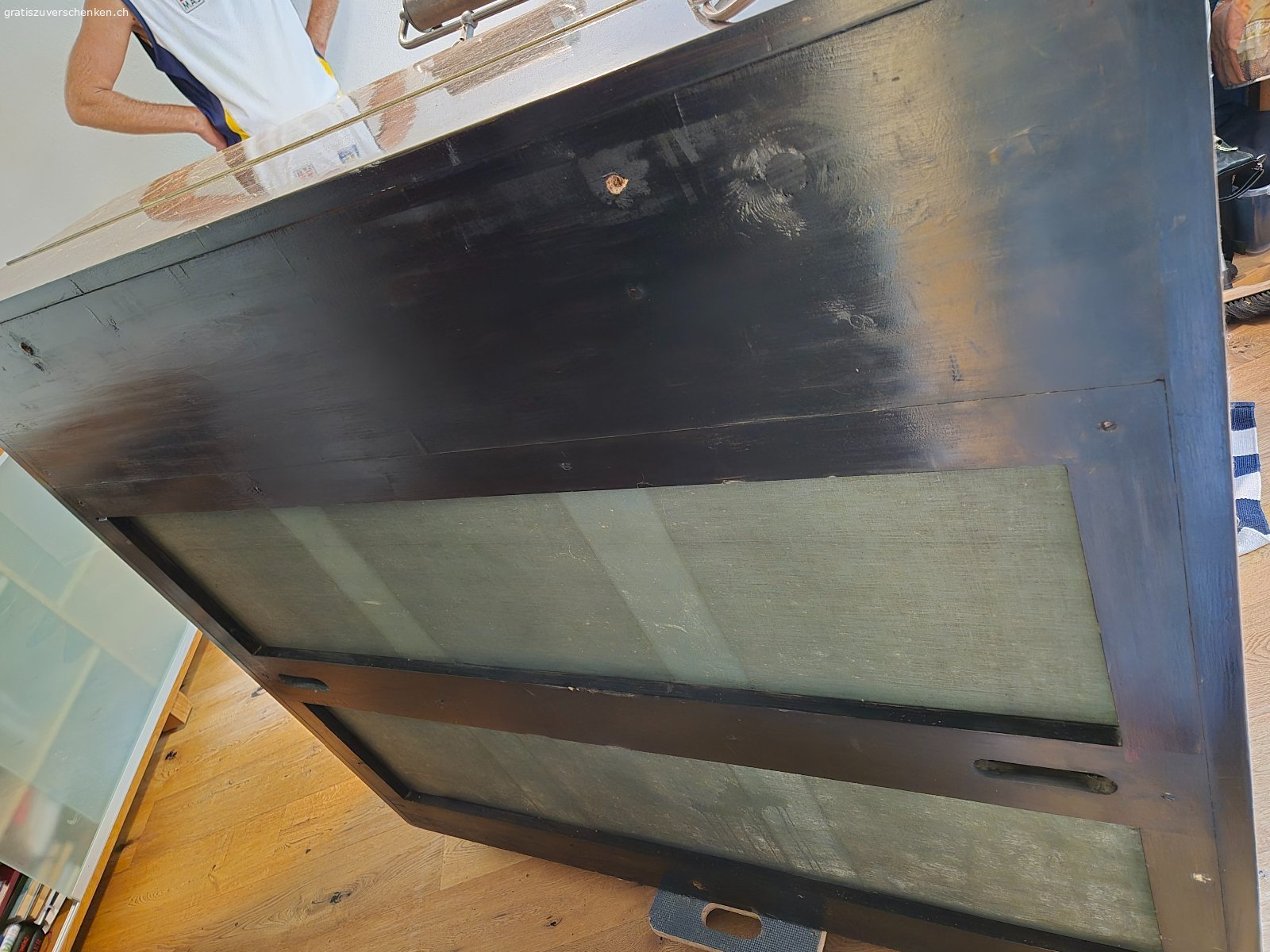 Klavier mit Hocker Sabel Krommpholz Bern. Gebrauchtes Klavier in Braun.

Das Instrument ist funktionsfähig, weist aber sichtbare Gebrauchsspuren auf.

Das Gehäuse ist etwas abgenutzt.

Die Tasten und das Pedal sind auf den Bildern gut ersichtlich.

Nähere Details entnehmen Sie bitte den Fotos.



Das Klavier ist über ca.30 Gartenstufen erreichbar und kann aus einem Fenster entnommen werden.