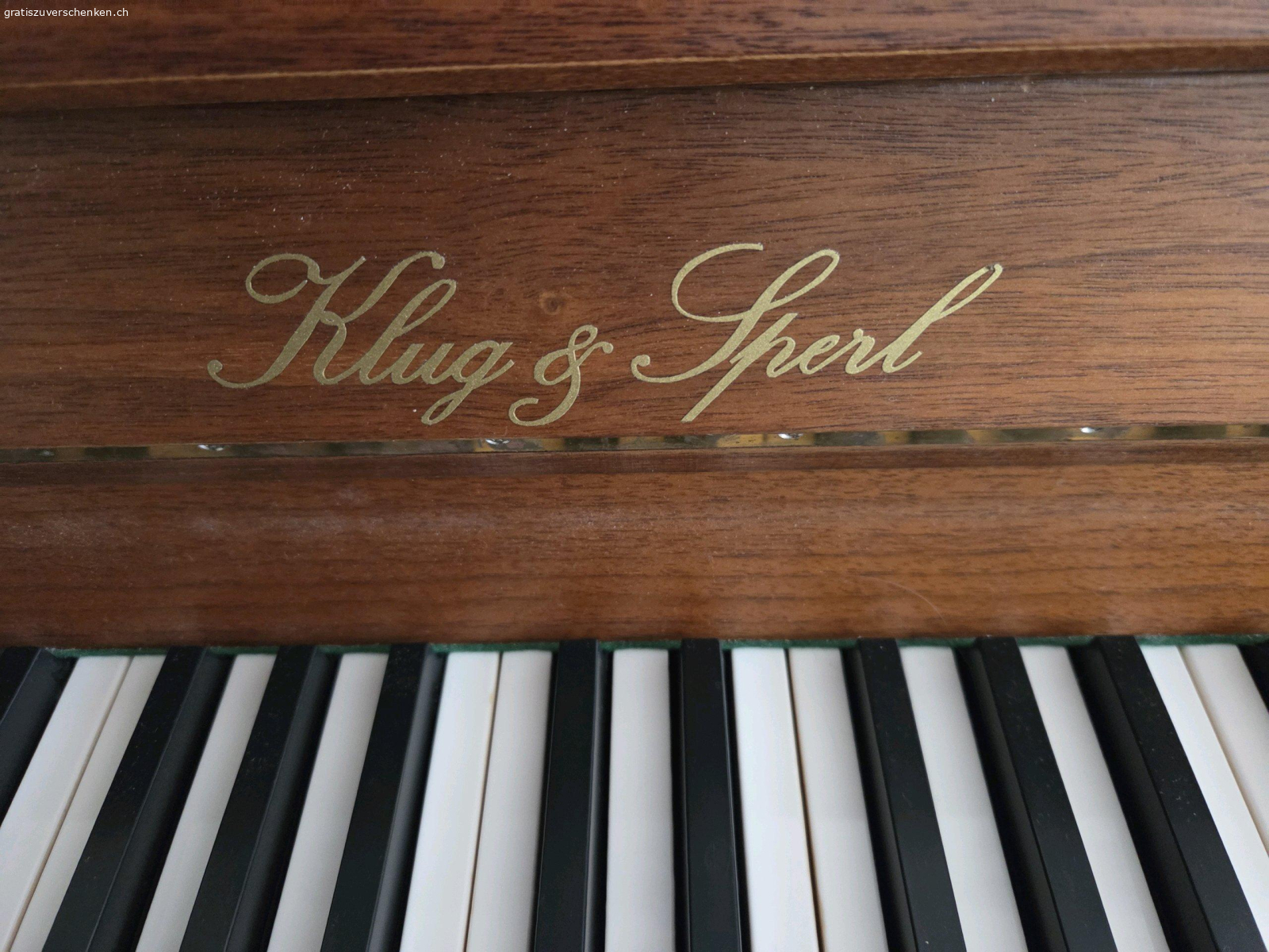 Klavier zu verschenken. Gut erhaltenes Klavier der Marke Klug&Sperl zu verschenken. Das Klavier wurde bereits länger nicht gestimmt, tönt aber nach wie vor sehr schön. Genaue Adresse wird nach erstem Kontakt bekannt gegeben.