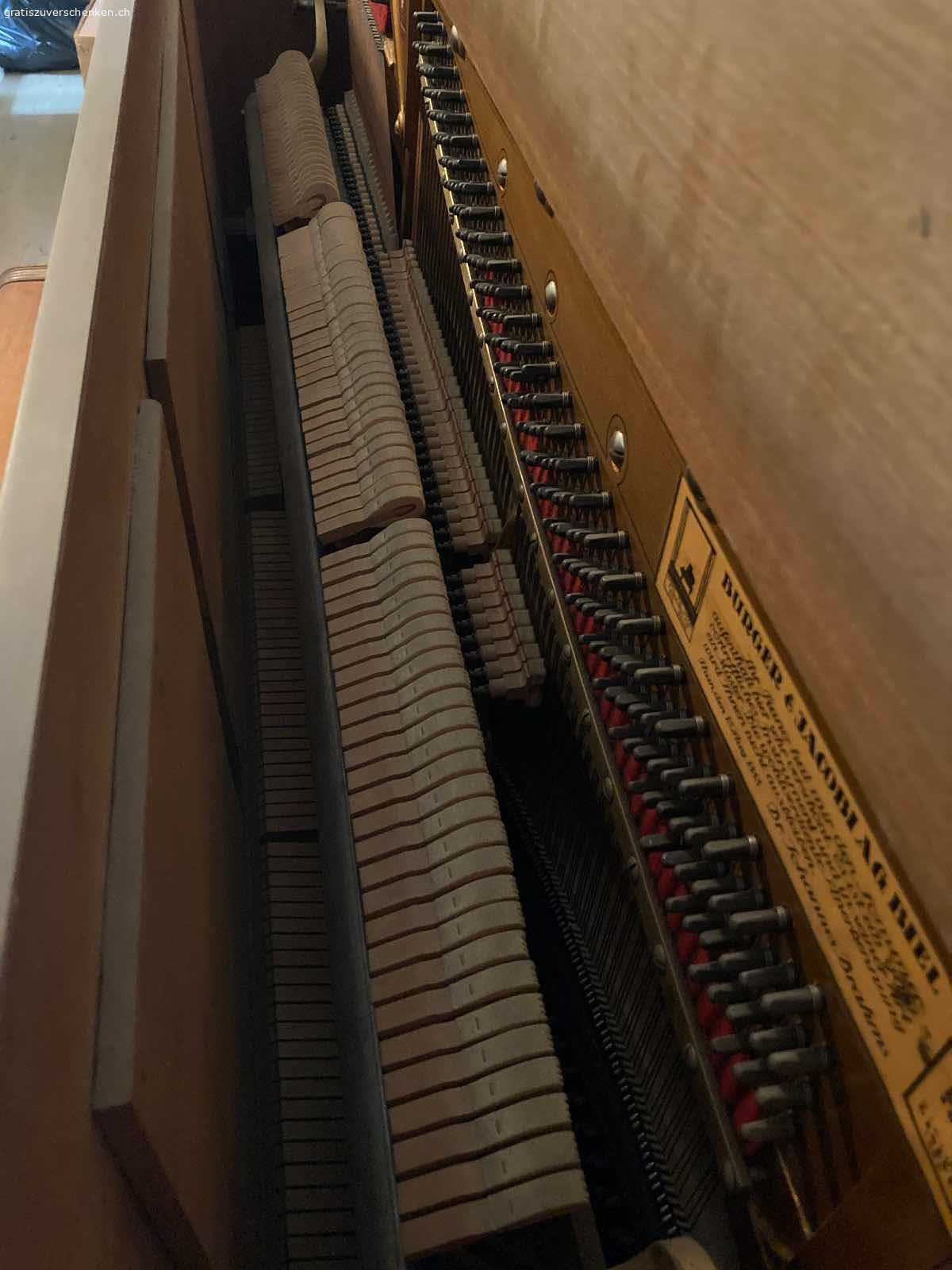 Klavier. Klavier muss selbst abgeholt werden