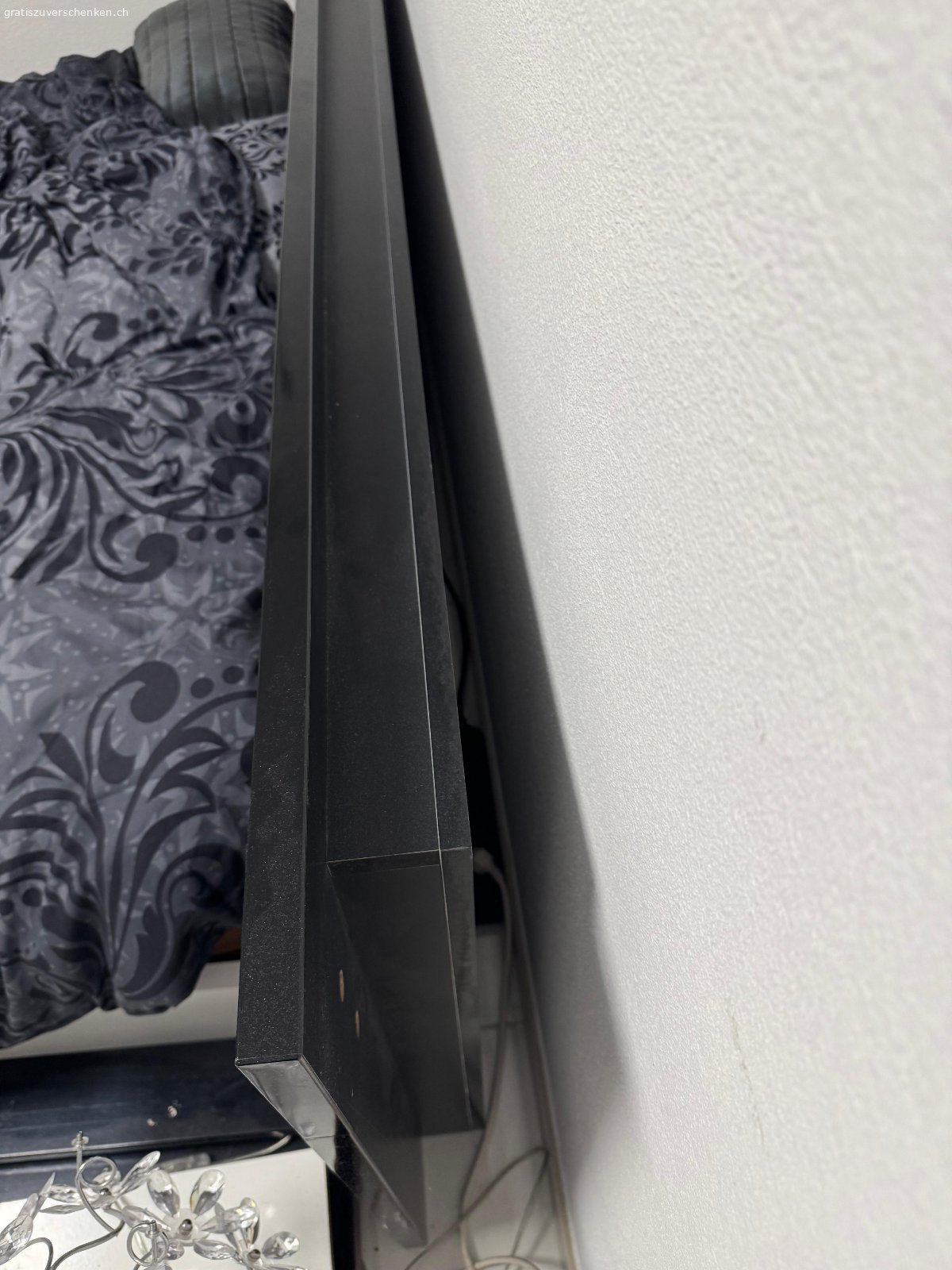 Kleiderschrank, Bettgestell, Lattenrost und Matratze. Kleiderschrank, Bettgestell, Lattenrost, Matratze (160X200) und zwei Nachttische zu verschenken.
Hat Gebrauchsspuren. Muss vor dem 19.06 in 8156 Oberhasli abgeholt werden.
Parkplatz direkt vor der Haustür vorhanden. Die Möbel befinden sich im ersten Stock, ohne Aufzug. Die Treppe zum 1.OG ist von draussen.