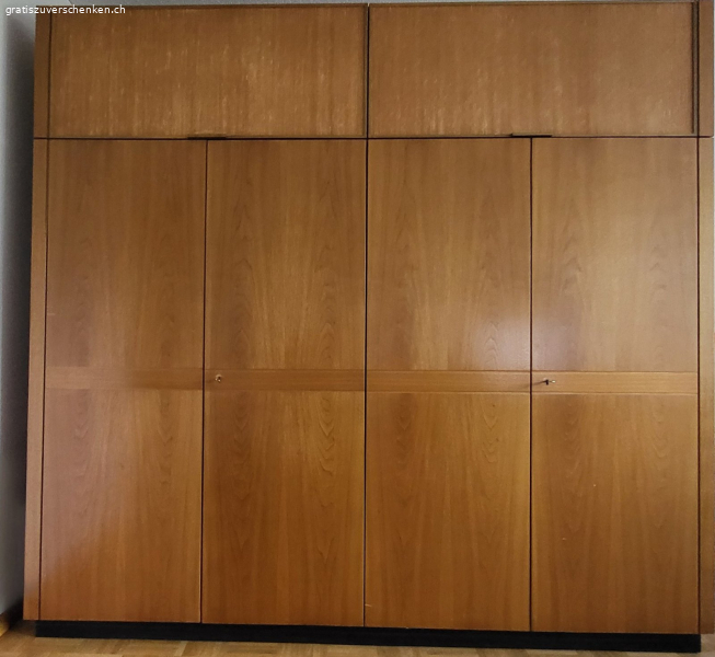 Kleiderschrank  in Eichenholz-Optik – GRATIS