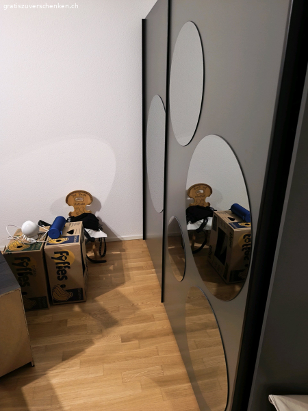 Kleiderschrank