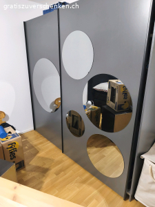 Kleiderschrank