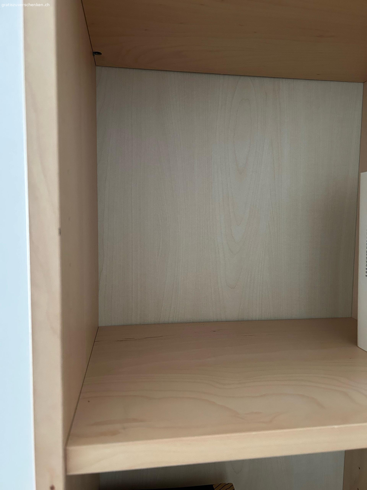 Klein Gestell. In sehr guten Zustand. Wegen Umzug. Ohne Inhalt. Muss abgeholt werden.
