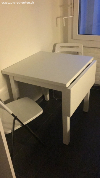 Kleiner Tisch + Stühle