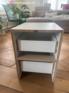 Kleiner weisser Nachttisch, vermutlich IKEA MALM