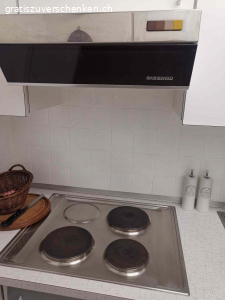 Küche (Bj. 72), alles funktioniert, zu verschenken. Küche in weiß, gepflegt, Gaggenau Herd, Ofen, Geschirrspüler, Kühlschrank gegen Abbau und Abholung am 25. /26.4. zu verschenken.