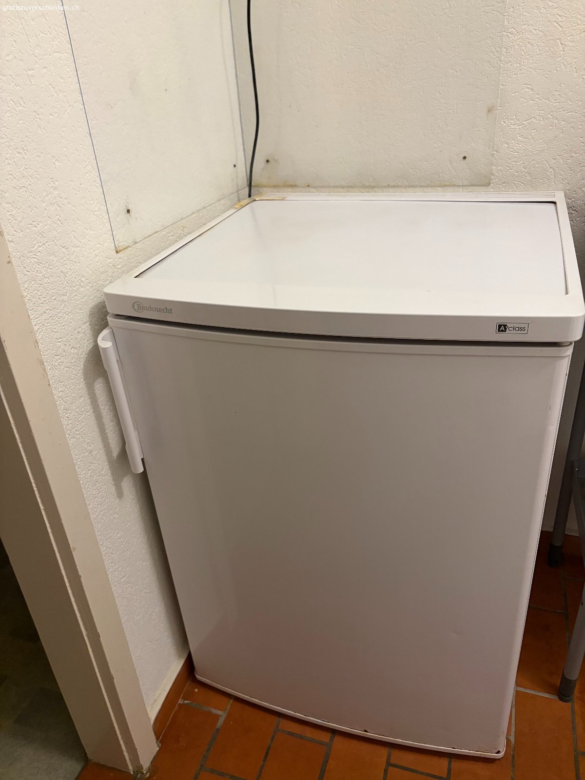 Kühlschrank, Bauknecht, gebraucht. Der kleine Kühlschrank funktioniert noch gut. Es gibt Gebrauchsspuren. Er muss abgeholt werden.
