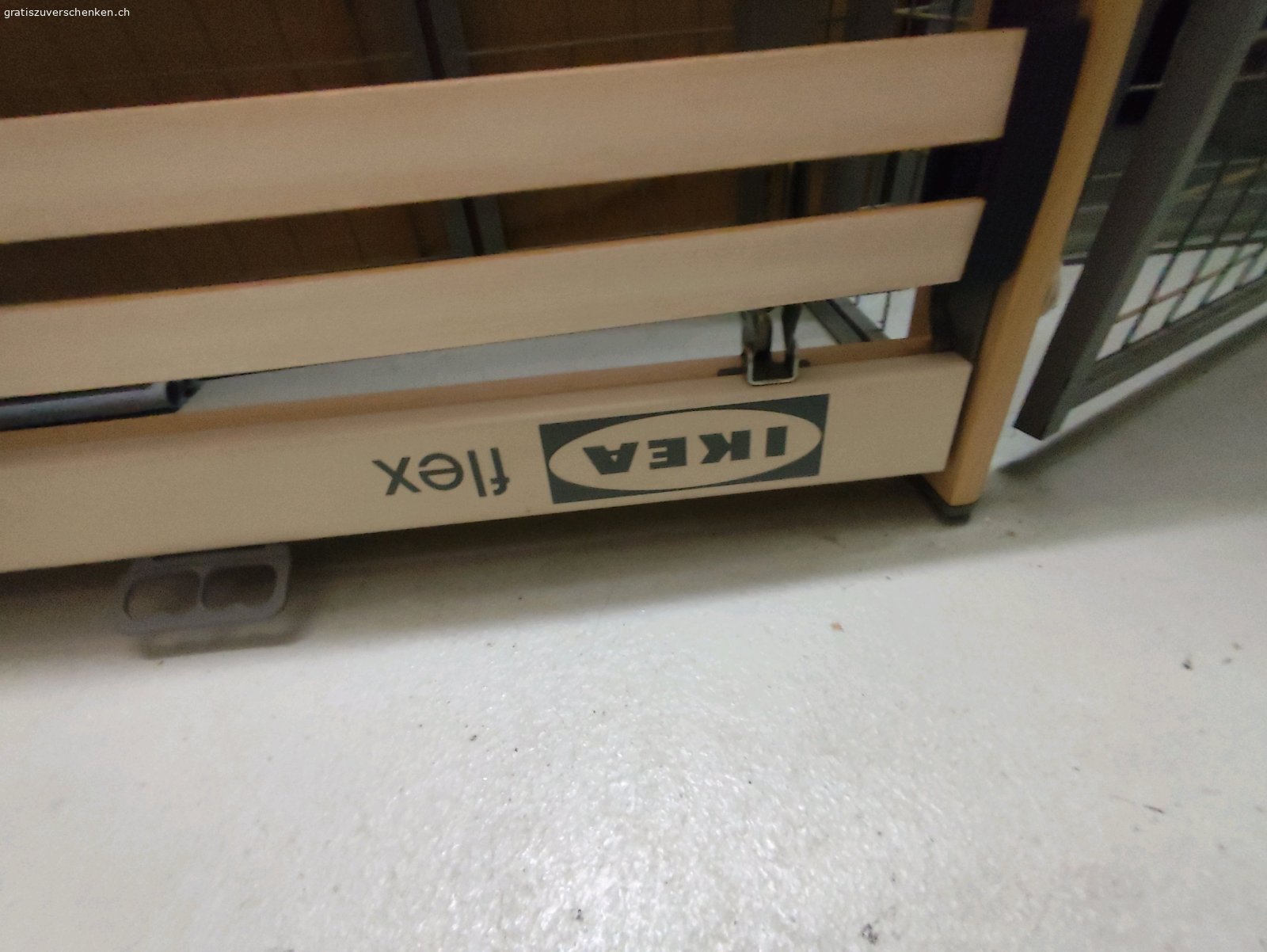 Lattenrost 90 x 200. Lattenrost wie abgebildet. Kaum gebraucht.