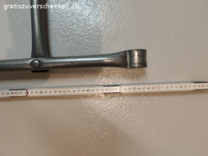 Leiter für Trampolin. Leiter für Trampolin in sehr gutem Zustand, ca. 68 cm

Eine der zwei schwarzen Kappen bei der Anhängevorrichtung fehlt (siehe Fotos). Macht für die Sicherheit aber keinen Unterschied.