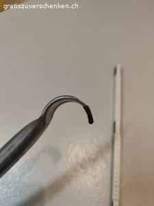 Leiter für Trampolin. Leiter für Trampolin in sehr gutem Zustand, ca. 68 cm

Eine der zwei schwarzen Kappen bei der Anhängevorrichtung fehlt (siehe Fotos). Macht für die Sicherheit aber keinen Unterschied.