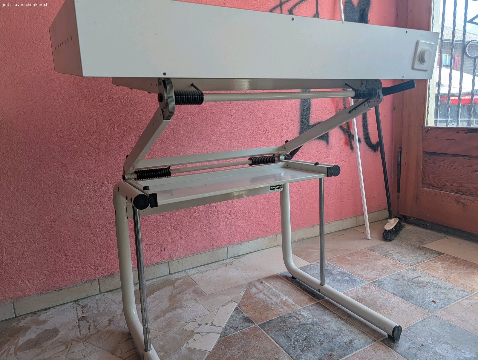 Leuchtpult / Leuchttisch. h82 t74 b104
Höhe verstellbar