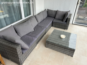 Lounge inkl. Tisch zu verschenken