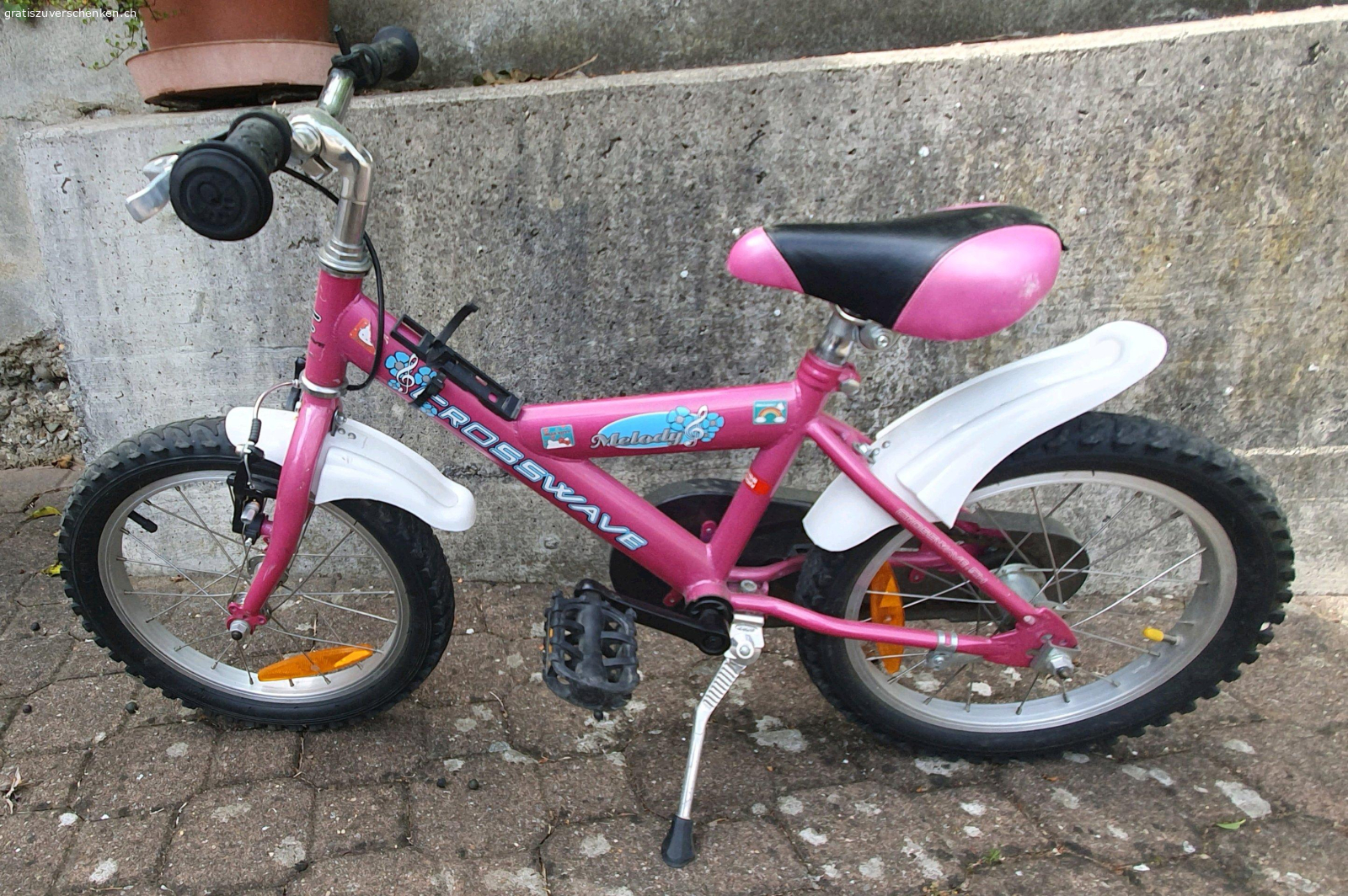 Mädchenvelo zu verschenken. Gebrauchter Mädchenvelo mit Gebrauchsspuren zu verschenken.
Die Bremse vorne ist defekt und muss ersetzt werden.