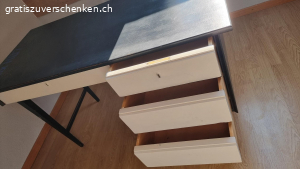 Massivholz Schreibtisch. Massivholz Schreibtisch 125 B / 60 T / 72,5 H