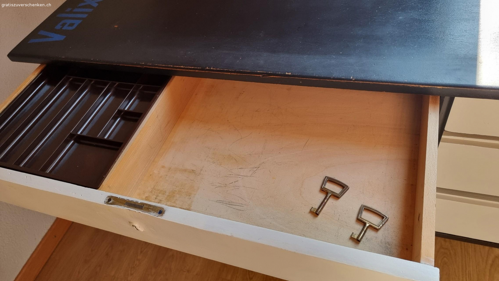 Massivholz Schreibtisch. Massivholz Schreibtisch 125 B / 60 T / 72,5 H